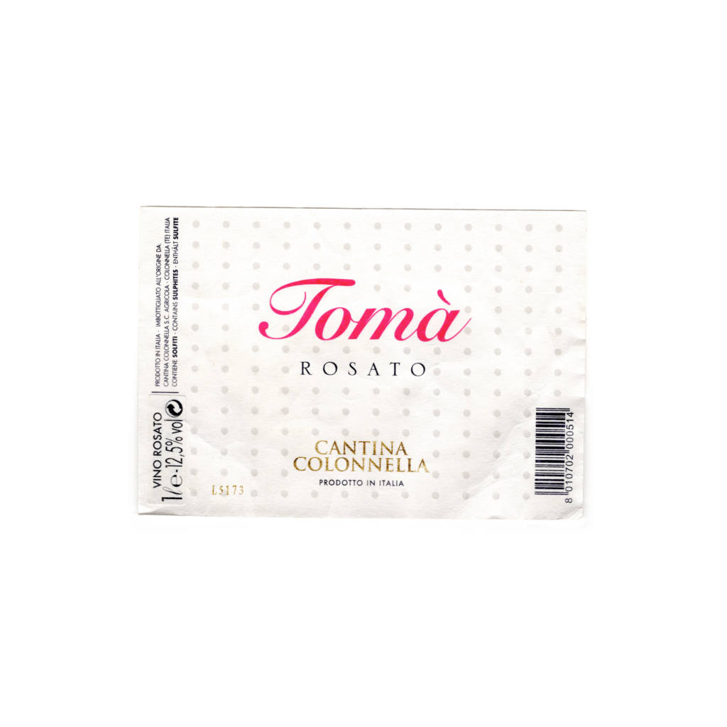 Il vino rosato Tomà, prodotto a N/A, in Italia, presenta un'etichetta rettangolare realizzata in carta patinata opaca e stampata con tecnologia offset.