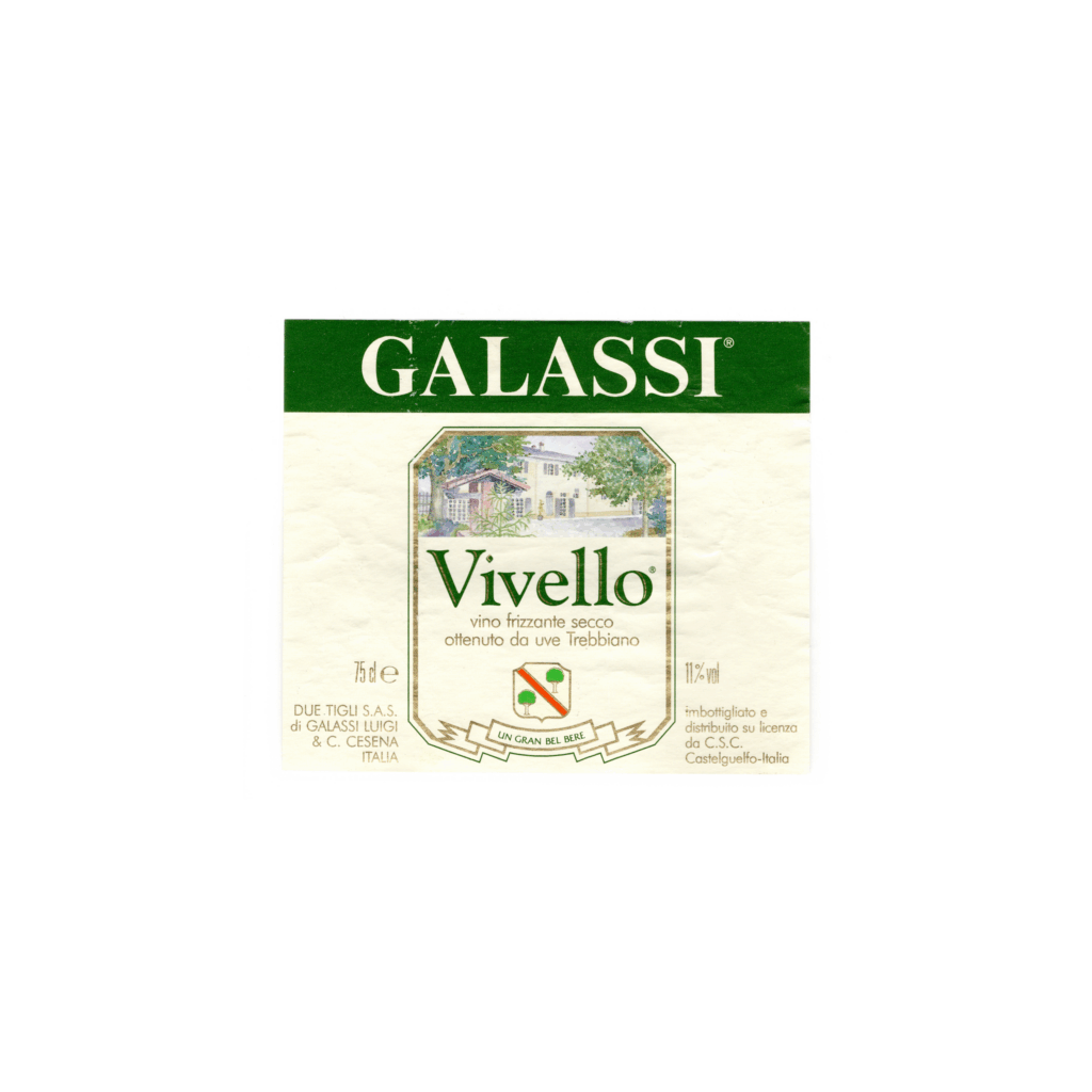 Il vino bianco Vivello, prodotto a Cesena, in Italia, presenta un'etichetta rettangolare realizzata in carta patinata opaca e stampata con tecnologia offset.