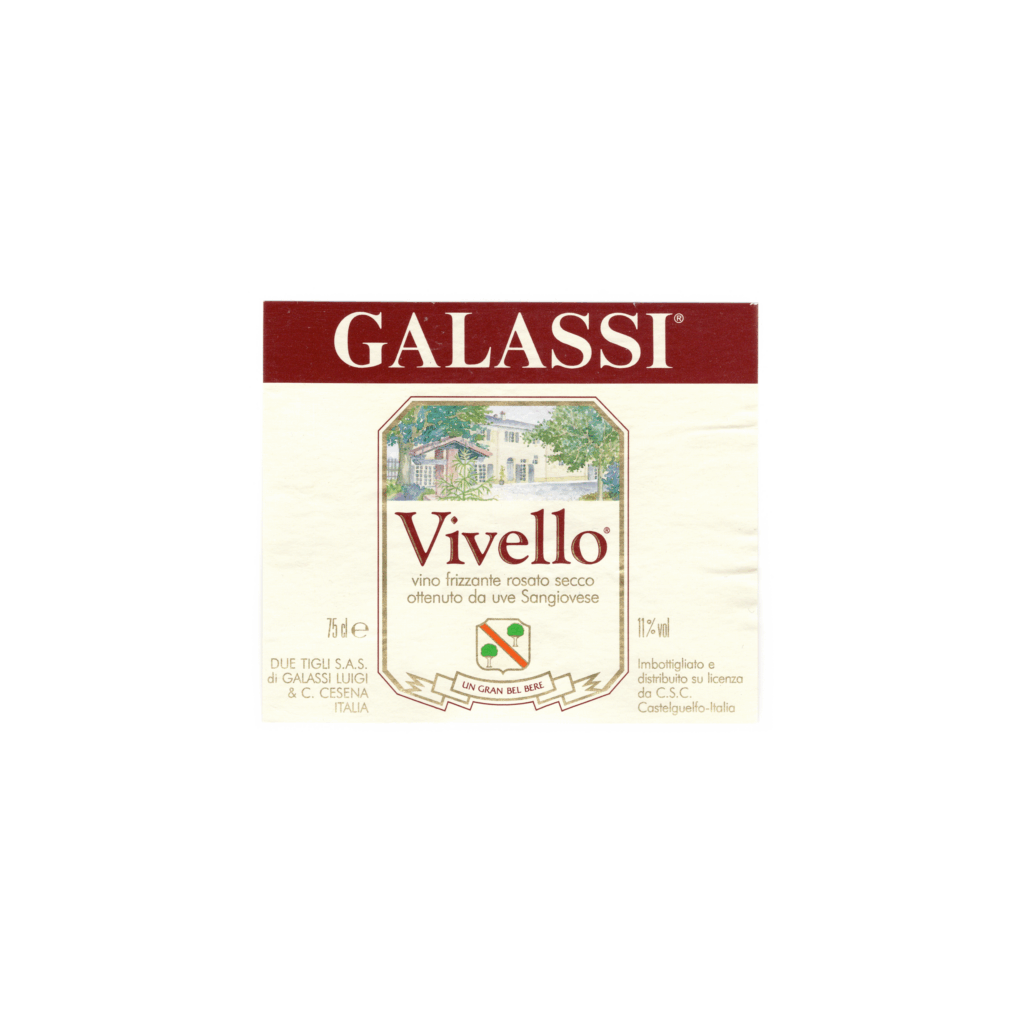 Il vino rosato Vivello, prodotto a Cesena, in Italia, presenta un'etichetta rettangolare realizzata in carta patinata opaca e stampata con tecnologia offset.