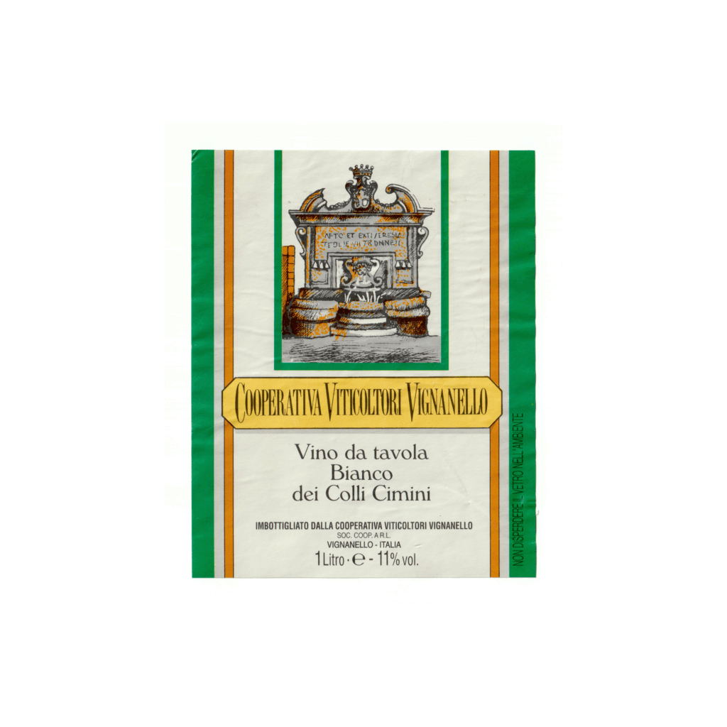 Il vino bianco Bianco dei Colli Cimini, prodotto a Vignanello, in Italia, presenta un'etichetta rettangolare realizzata in carta patinata opaca e stampata con tecnologia Offset.