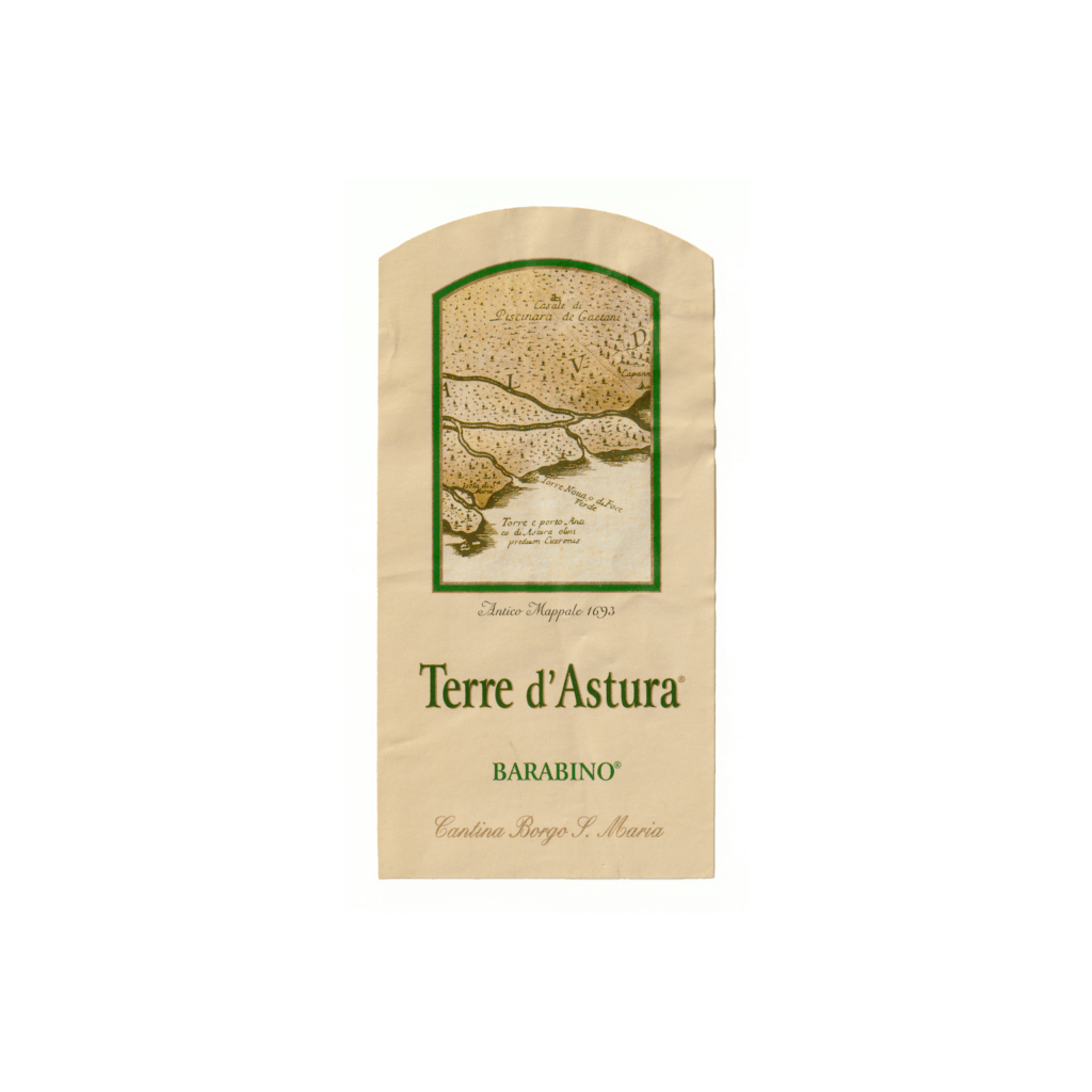 Il vino bianco Terre d'Astura, prodotto a Latina, in Italia, presenta un'etichetta altro realizzata in carta patinata opaca e stampata con tecnologia Offset.