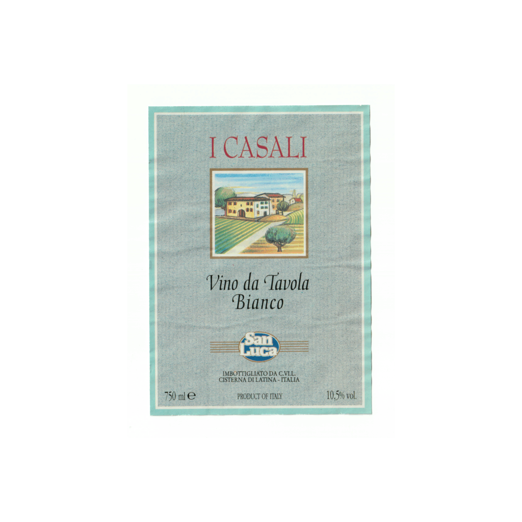 Il vino bianco I Casali, prodotto a Cisterna di Latina, in Italia, presenta un'etichetta rettangolare realizzata in carta patinata opaca e stampata con tecnologia Offset.