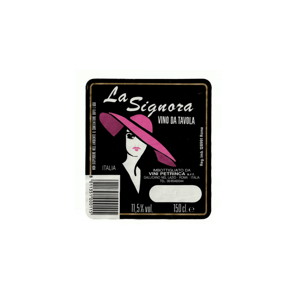 Il vino bianco La Signora, prodotto a Gallicano nel Lazio, in Italia, presenta un'etichetta rettangolare realizzata in carta patinata opaca e stampata con tecnologia Offset.