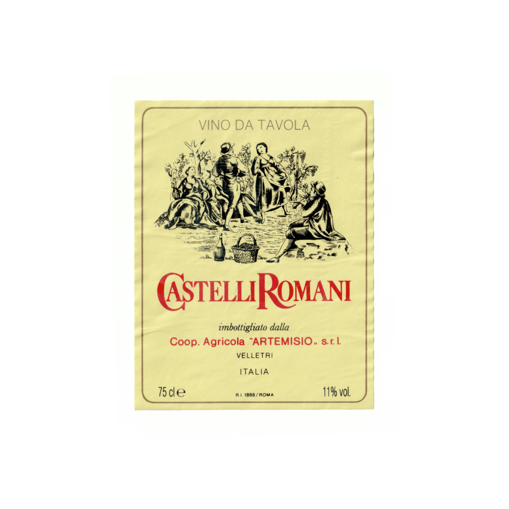 Il vino bianco Castelli Romani, prodotto a Velletri, in Italia, presenta un'etichetta rettangolare realizzata in carta patinata lucida e stampata con tecnologia Offset.