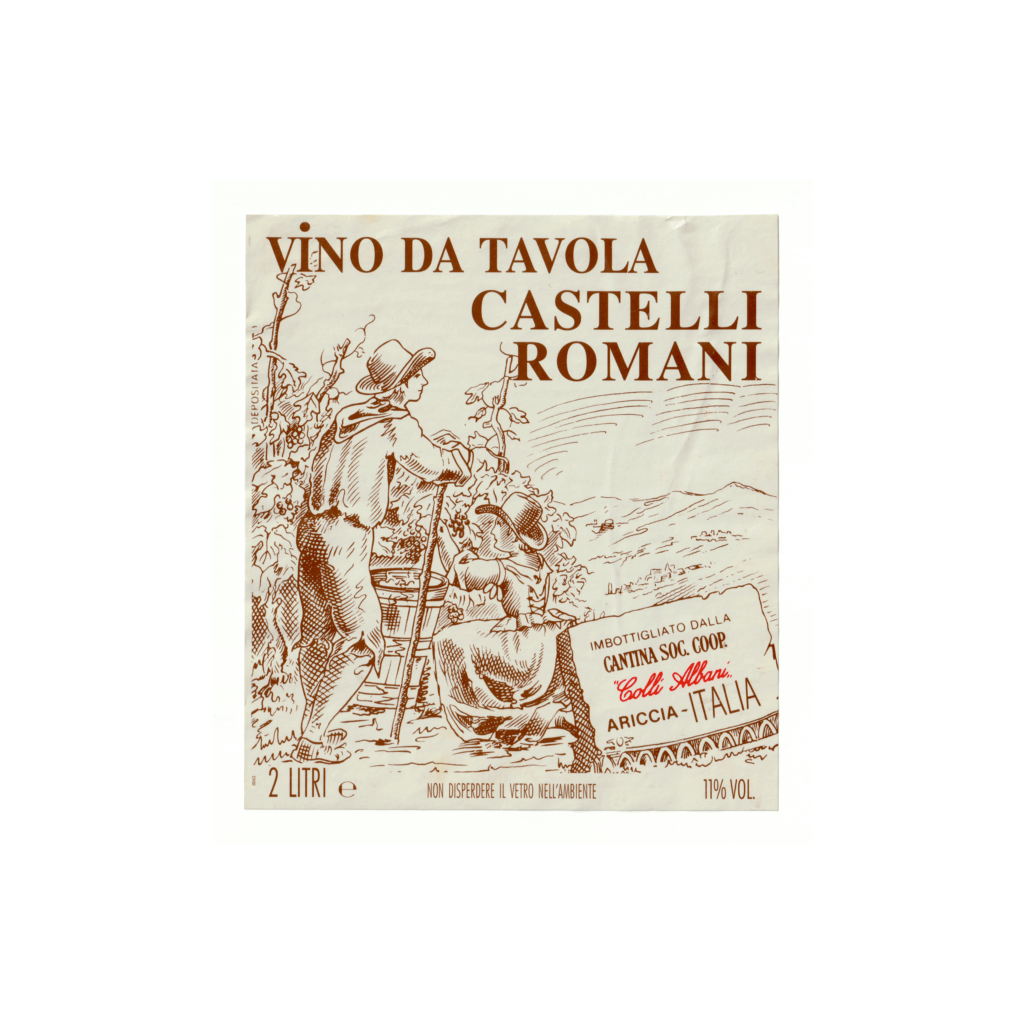 Il vino bianco Castelli Romani, prodotto a Ariccia, in Italia, presenta un'etichetta rettangolare realizzata in carta patinata lucida e stampata con tecnologia Offset.