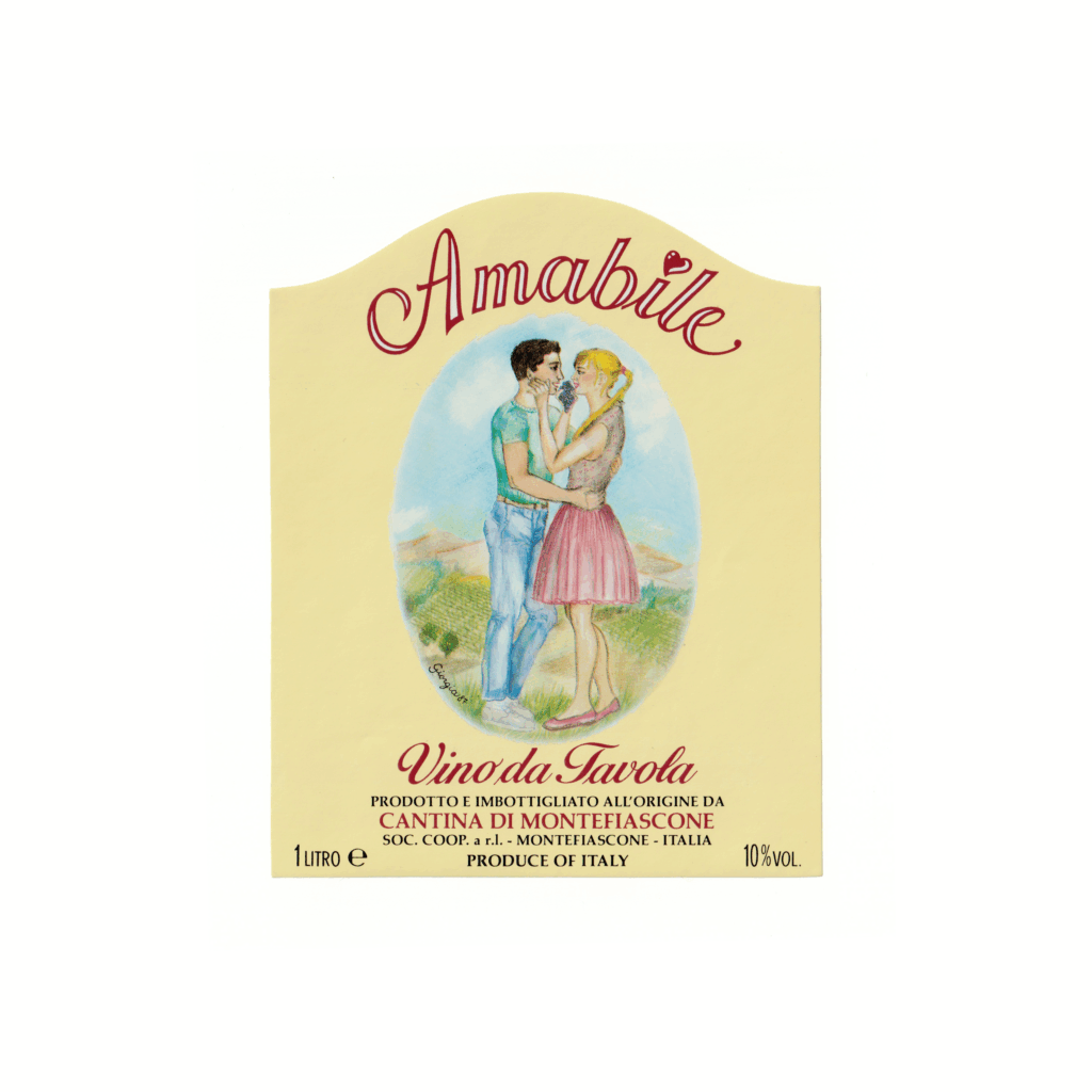 Il vino bianco Amabile, prodotto a Montefiascone, in Italia, presenta un'etichetta altro realizzata in carta patinata lucida e stampata con tecnologia Offset.