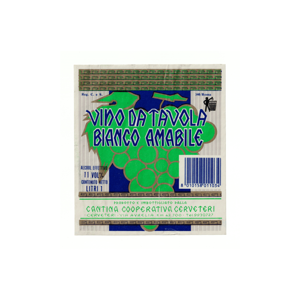Il vino bianco Vino da tavola bianco amabile, prodotto a Cerveteri, in Italia, presenta un'etichetta rettangolare realizzata in carta patinata opaca e stampata con tecnologia Offset.