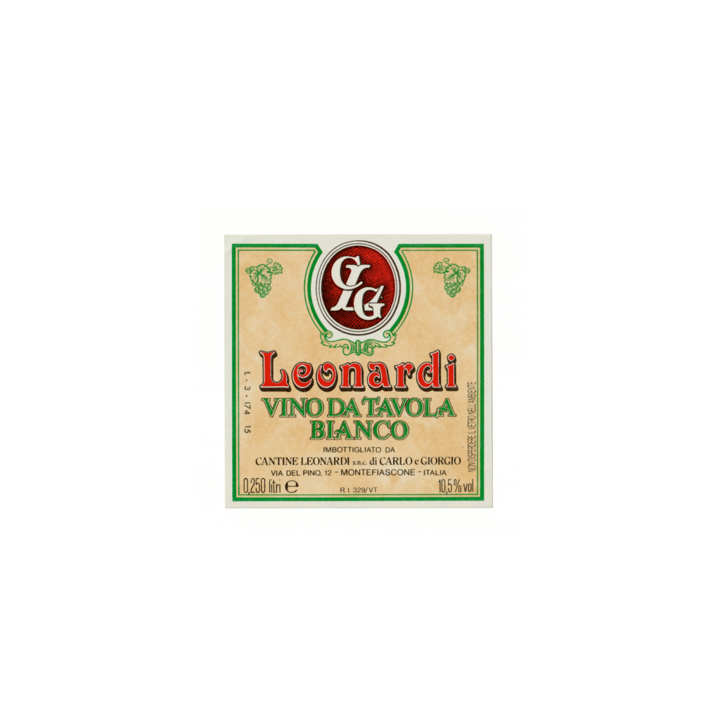 l vino bianco Leonardi Vino da tavola bianco, prodotto a Montefiascone, in Italia, presenta un'etichetta quadrata realizzata in carta patinata opaca e stampata con tecnologia Offset.