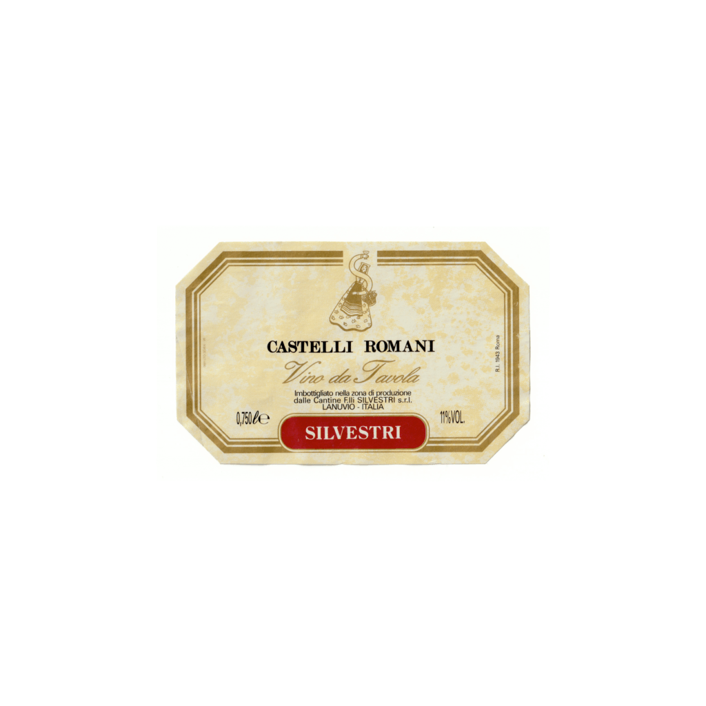 Il vino bianco Castelli Romani, prodotto a Lanuvio, in Italia, presenta un'etichetta rettangolare realizzata in carta patinata opaca e stampata con tecnologia Offset.