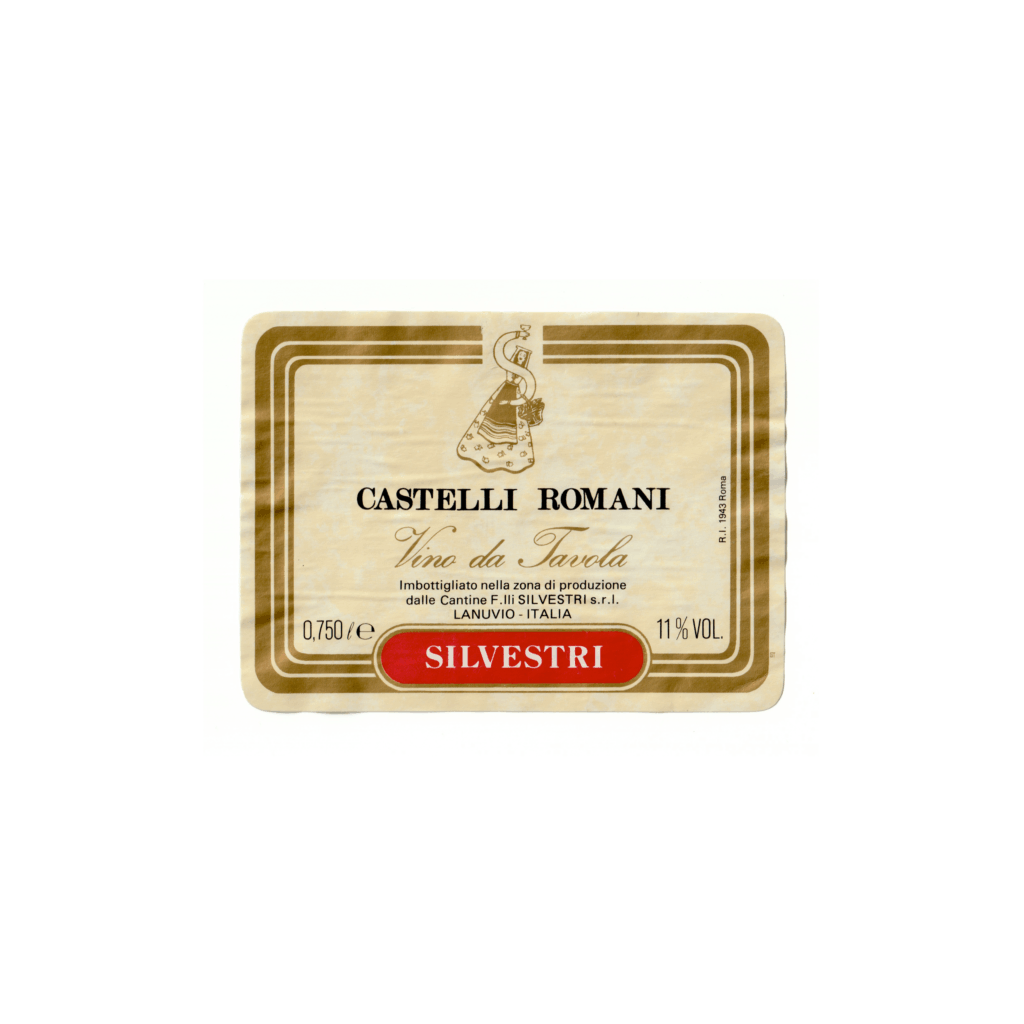 Il vino bianco Castelli Romani, prodotto a Lanuvio, in Italia, presenta un'etichetta rettangolare realizzata in carta patinata opaca e stampata con tecnologia Offset.