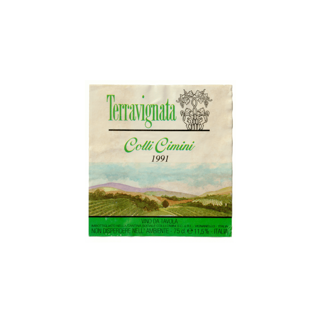 Il vino bianco Colli Cimini, prodotto a Vignanello, in Italia, presenta un'etichetta rettangolare realizzata in carta patinata lucida e stampata con tecnologia Offset.