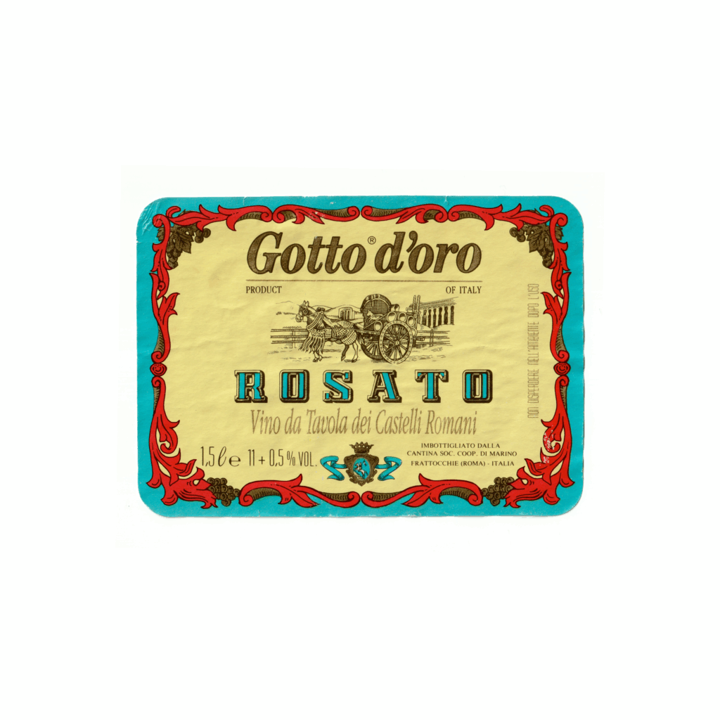 Il vino rosato Gotto d'oro Rosato, prodotto a Frattocchie, in Italia, presenta un'etichetta rettangolare realizzata in carta patinata lucida e stampata con tecnologia Offset.