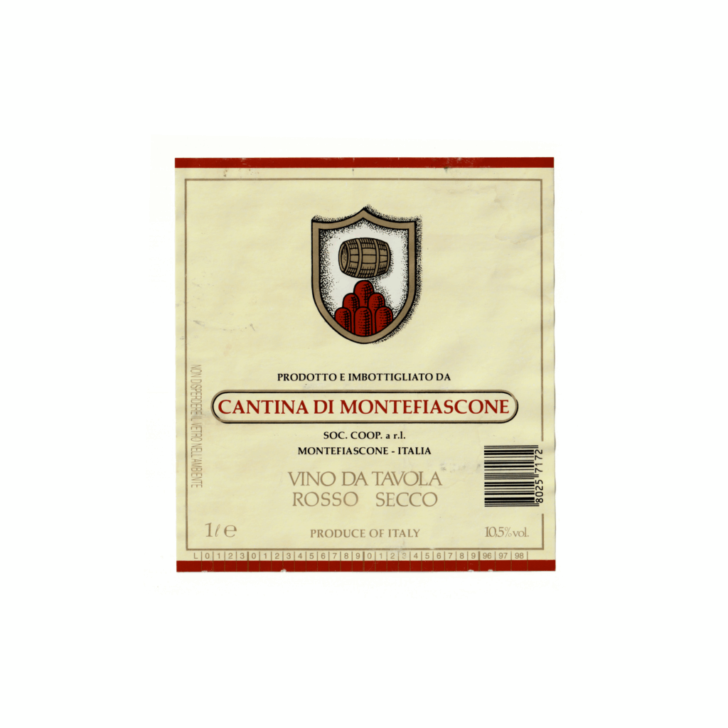 Il vino rosso VINO DA TAVOLA ROSSO SECCO, prodotto a Montefiascone, in Italia, presenta un'etichetta rettangolare realizzata in carta plastificata lucida e stampata con tecnologia Offset.