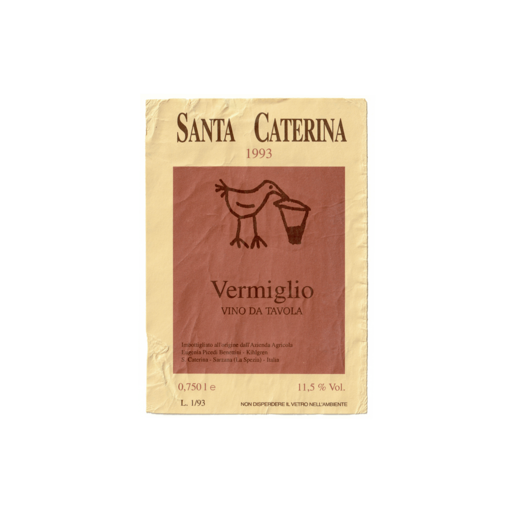 Il vino rosso Vermiglio, prodotto a Sarzana, in Italia, presenta un'etichetta rettangolare realizzata in carta usomano e stampata con tecnologia Offset.