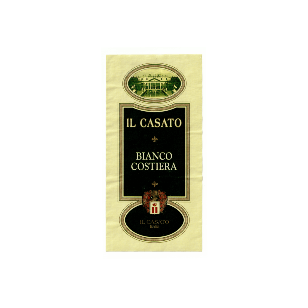 Il vino bianco Bianco Costiera, prodotto a Chiari, in Italia, presenta un'etichetta rettangolare realizzata in carta marcata e stampata con tecnologia Offset.