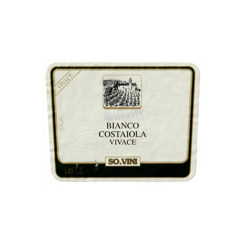 Il vino bianco Bianco Costaiola, prodotto a Chiari, in Italia, presenta un'etichetta altro realizzata in carta plastificata lucida e stampata con tecnologia Offset.
